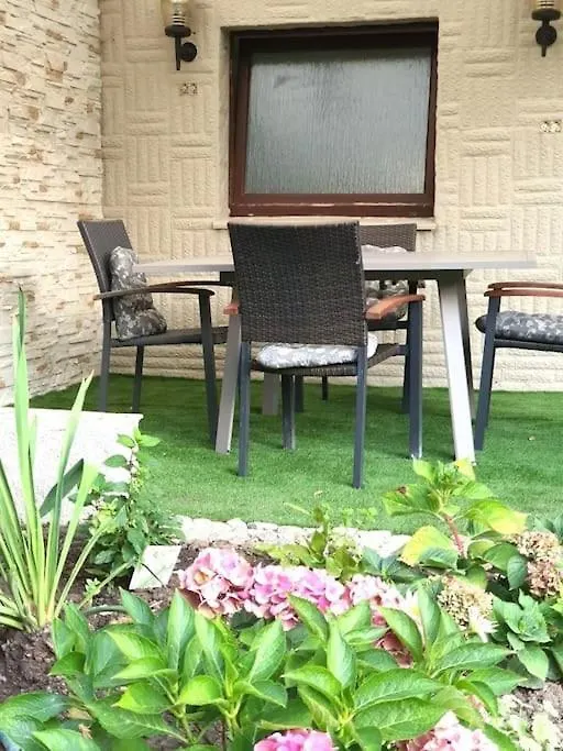 Zielony Apartament. Poznań 0*,